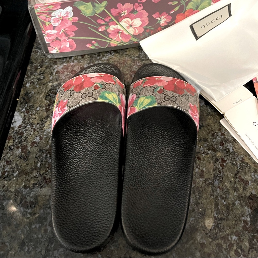 Gucci bloom slides